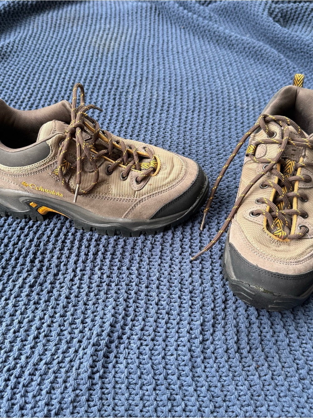 Columbia Men's Size 8.5 Waterproof Mid Hiking Shoes Boots Tan Outdoor Gorpcore